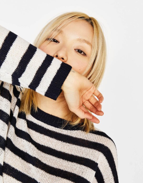 Round neck sweater - Image 3